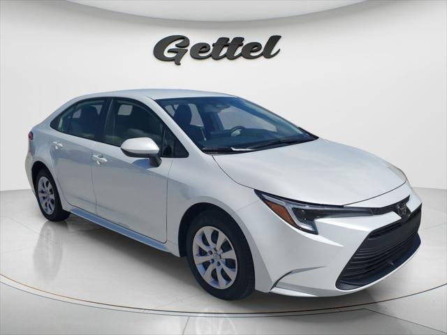 Certified Used 2026 WIND CHILL PEARL* Toyota  image 3
