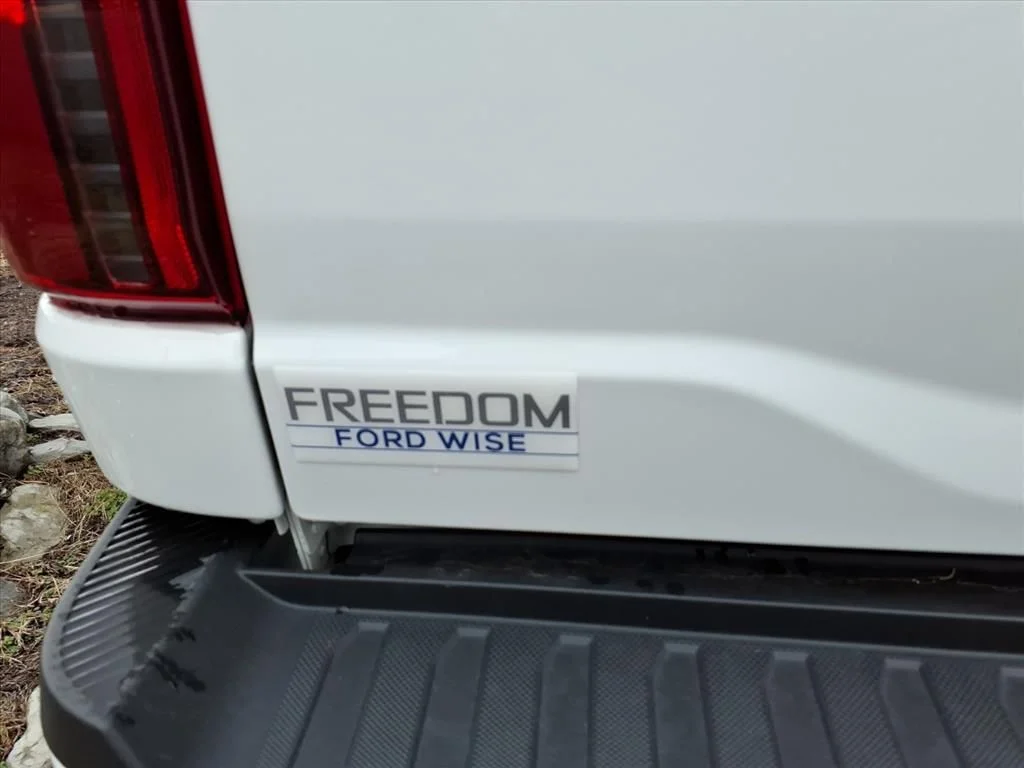 New 2026 Oxford White Ford XLT image 5