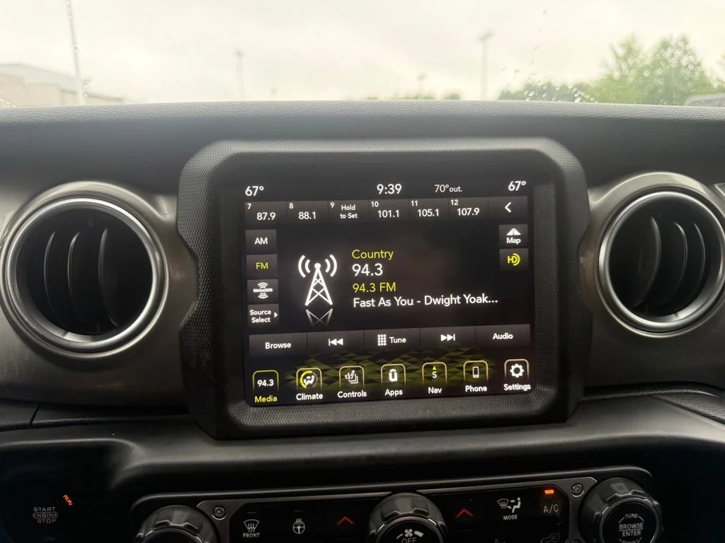 Used 2020 Green Jeep Overland image 28