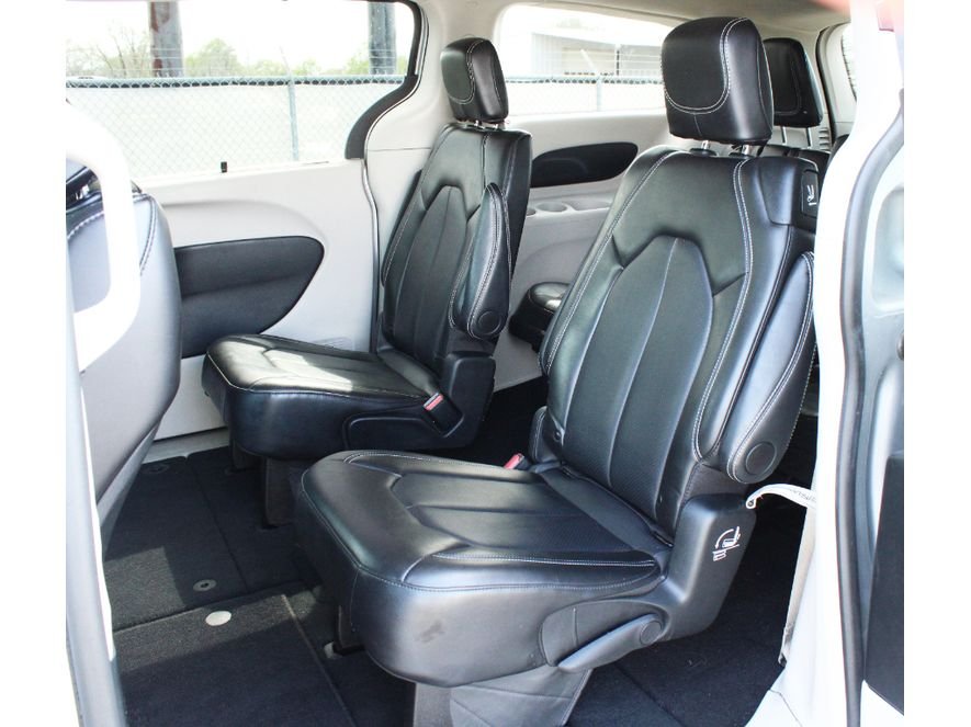Used 2024 Silver Mist Clearcoat Chrysler Touring L image 13