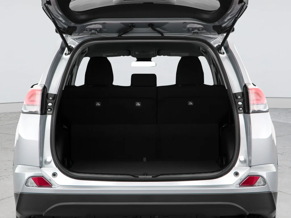 Used 2018 Silver Toyota LE image 14