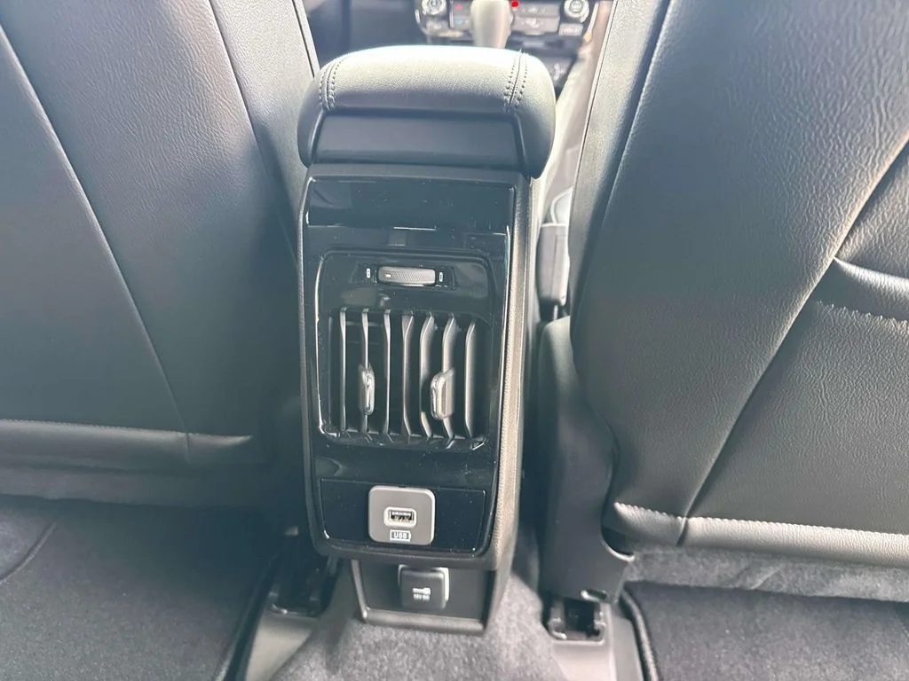 New 2026 White Jeep Latitude image 24