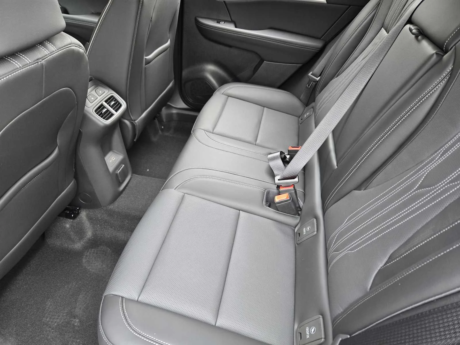 New 2026 Iridescent White Tricoat Buick Avenir image 18