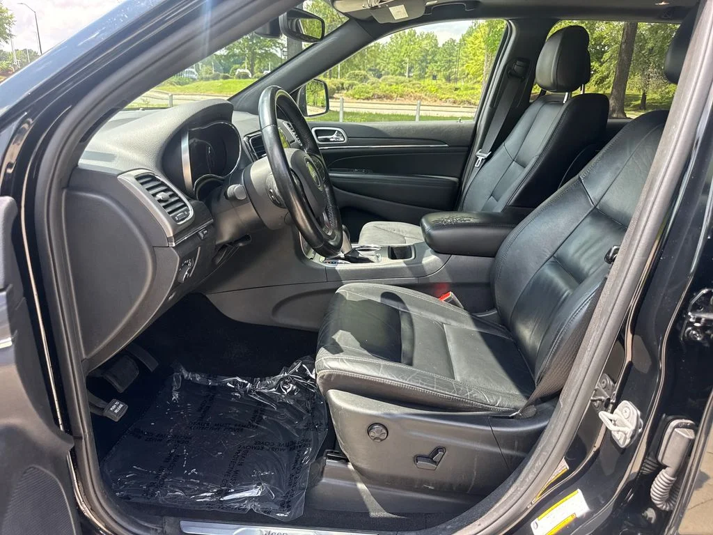 Used 2020 Diamond Black Jeep Limited image 12