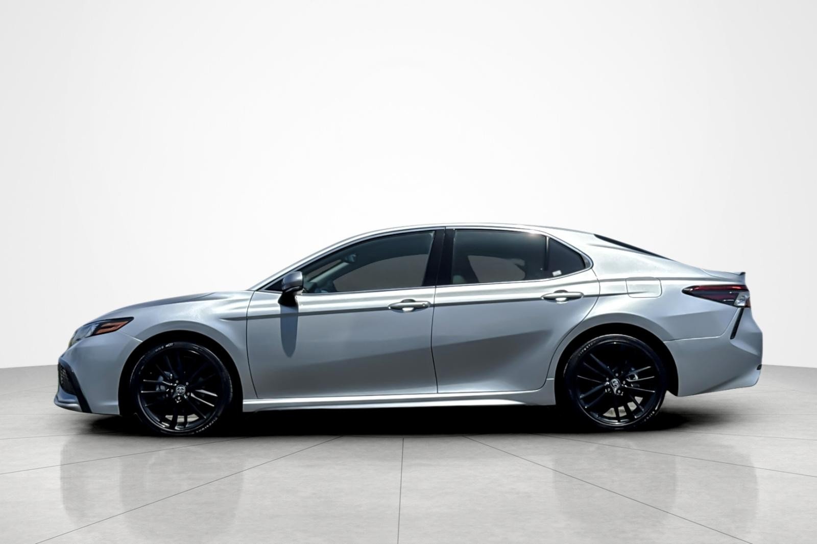 Used 2022 CELESTIAL SILVER MET Toyota Hybrid XSE image 2