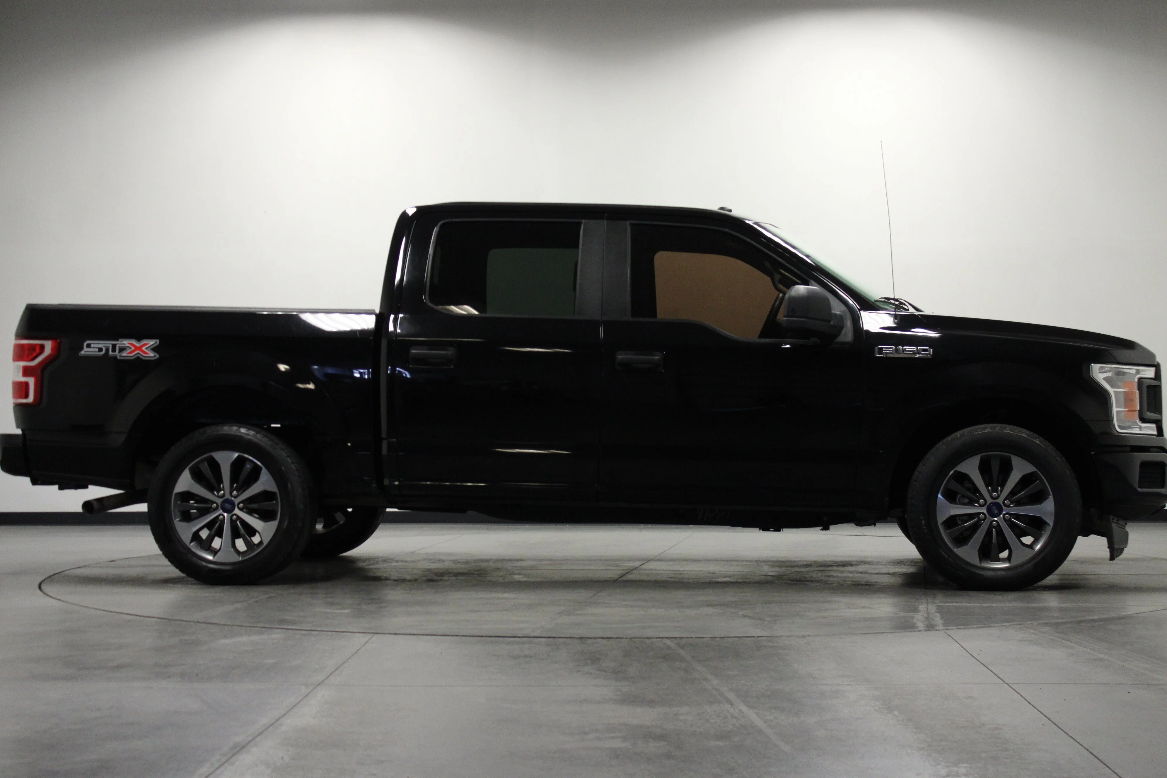 Used 2019 Agate Black Metallic Ford XL image 3