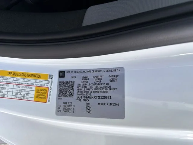 Used 2026 White GMC Pro image 30