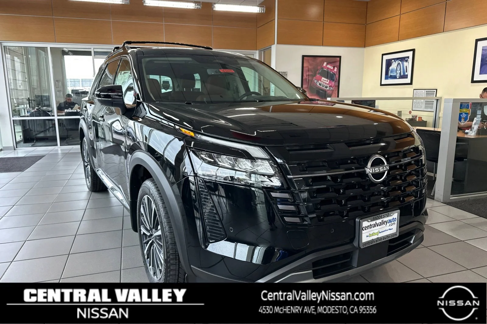 2026 Nissan Pathfinder Platinum 4WD's photo