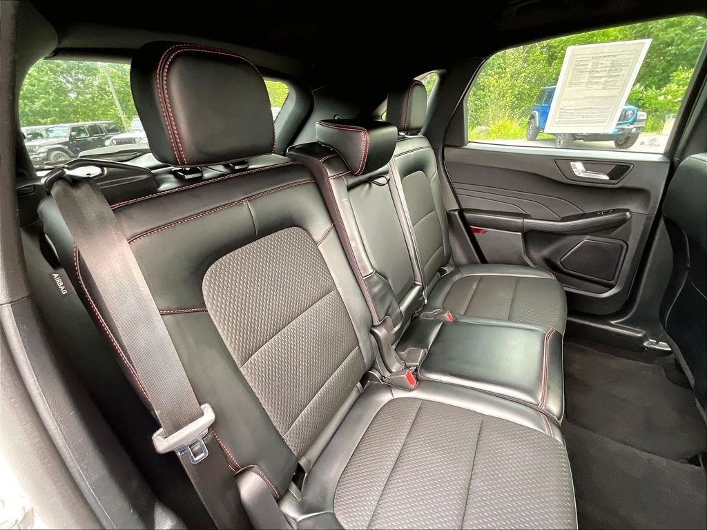 Used 2025 Space Silver Metallic Ford ST-Line Select image 15