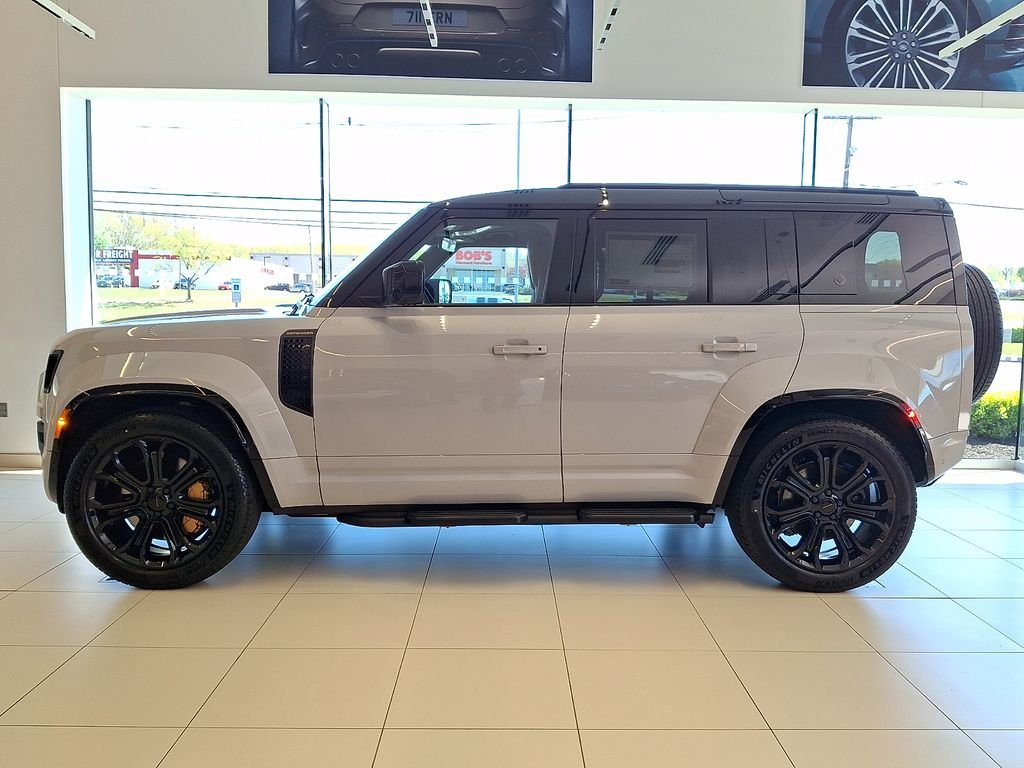 New 2026 Borasco Grey Land Rover OCTA image 2