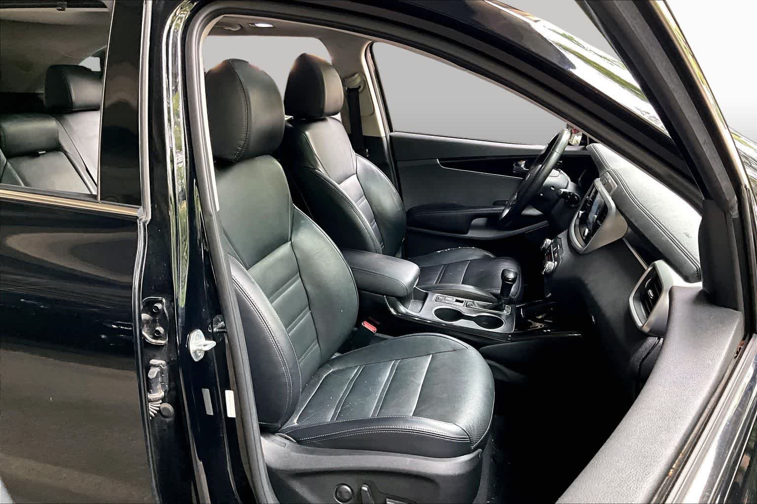 Used 2019 Ebony Black Kia SX V6 image 8