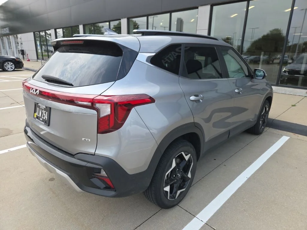 Used 2024 Gray Kia EX image 5