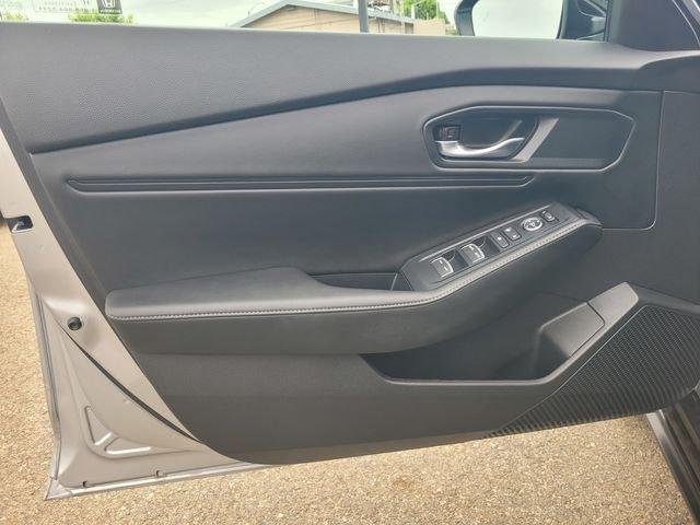 Used 2025  Honda Sport image 18