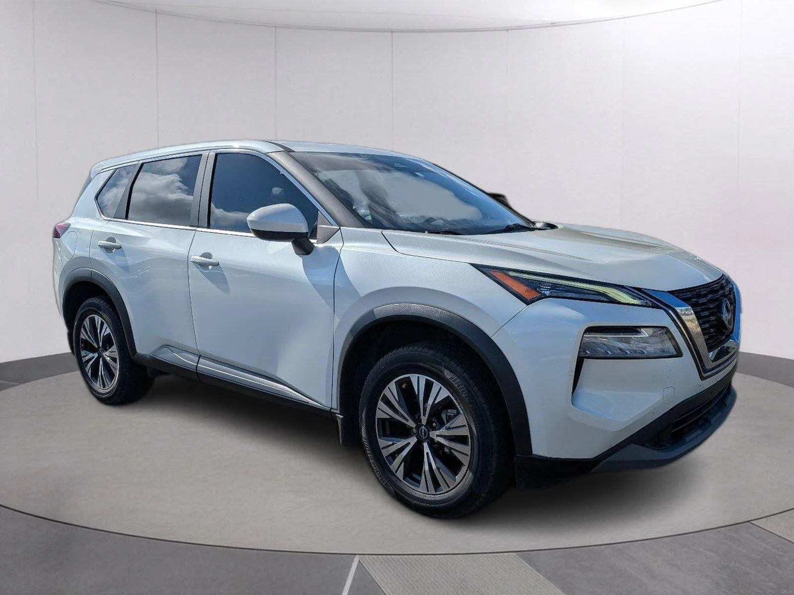 Used 2023 Pearl White Tricoat Nissan SV image 7