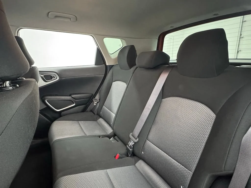 Used 2025 Orange Kia  image 37