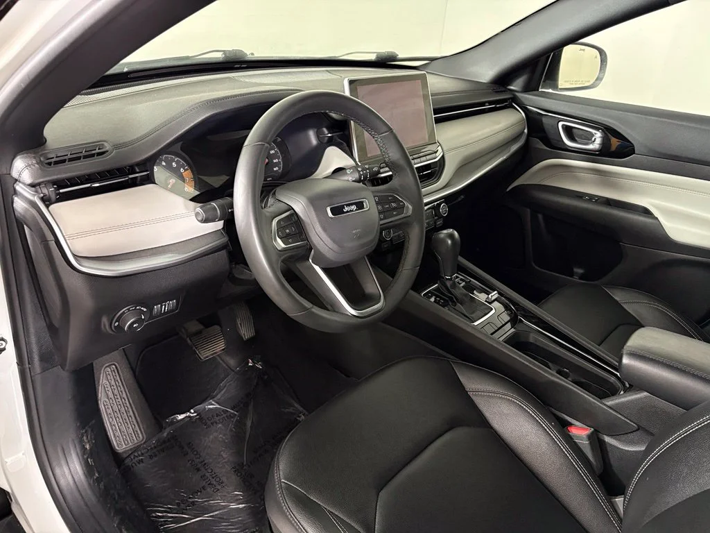 Used 2025 White Jeep Limited image 15