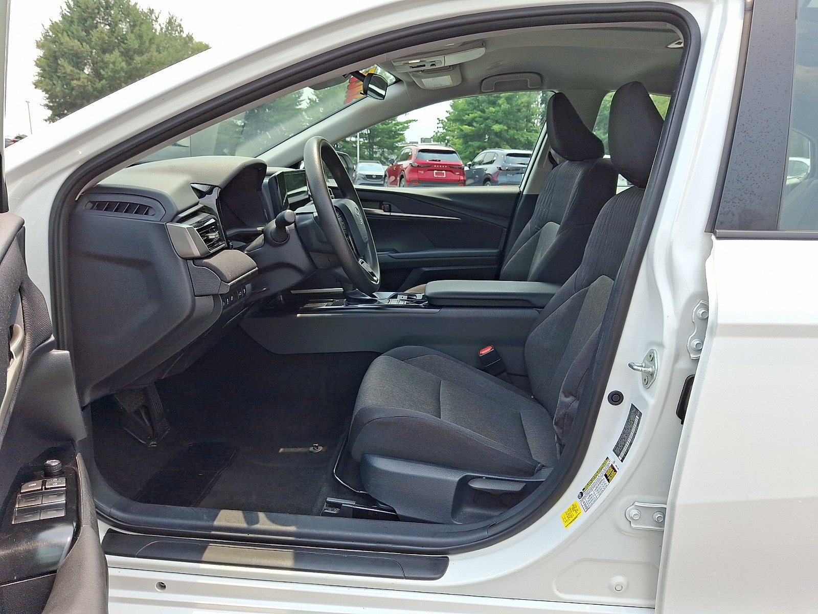 Used 2025 Wind Chill Pearl   089 Toyota LE image 15