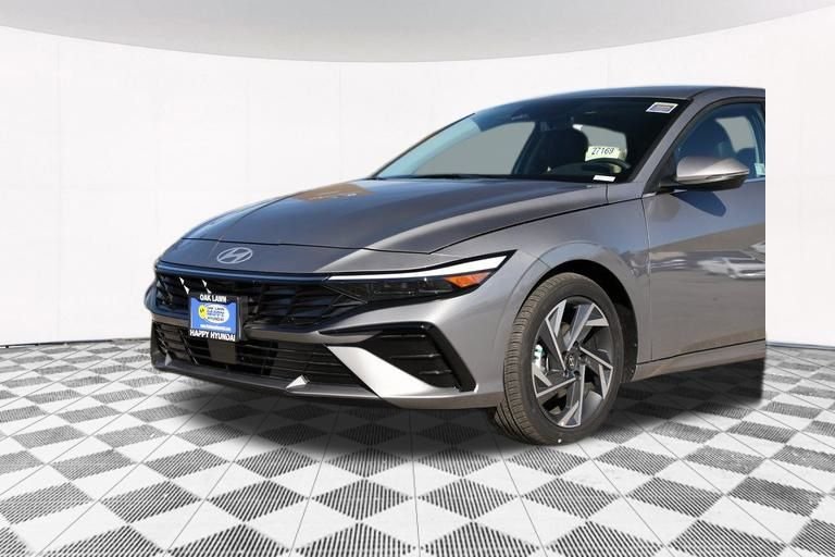 2025 Hyundai Elantra Limited - Photo 33