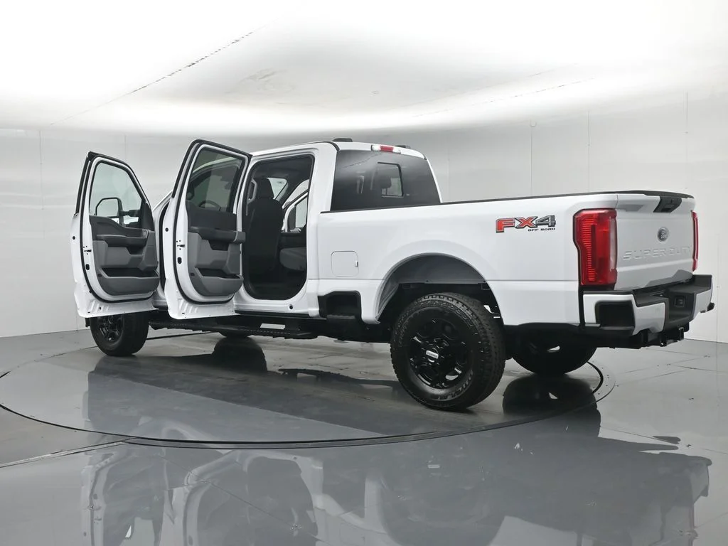 New 2026 Oxford White Ford XL image 31
