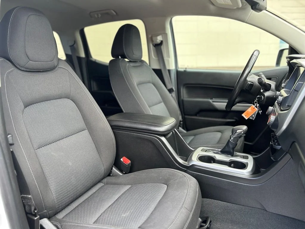 Used 2022 White Chevrolet LT image 12