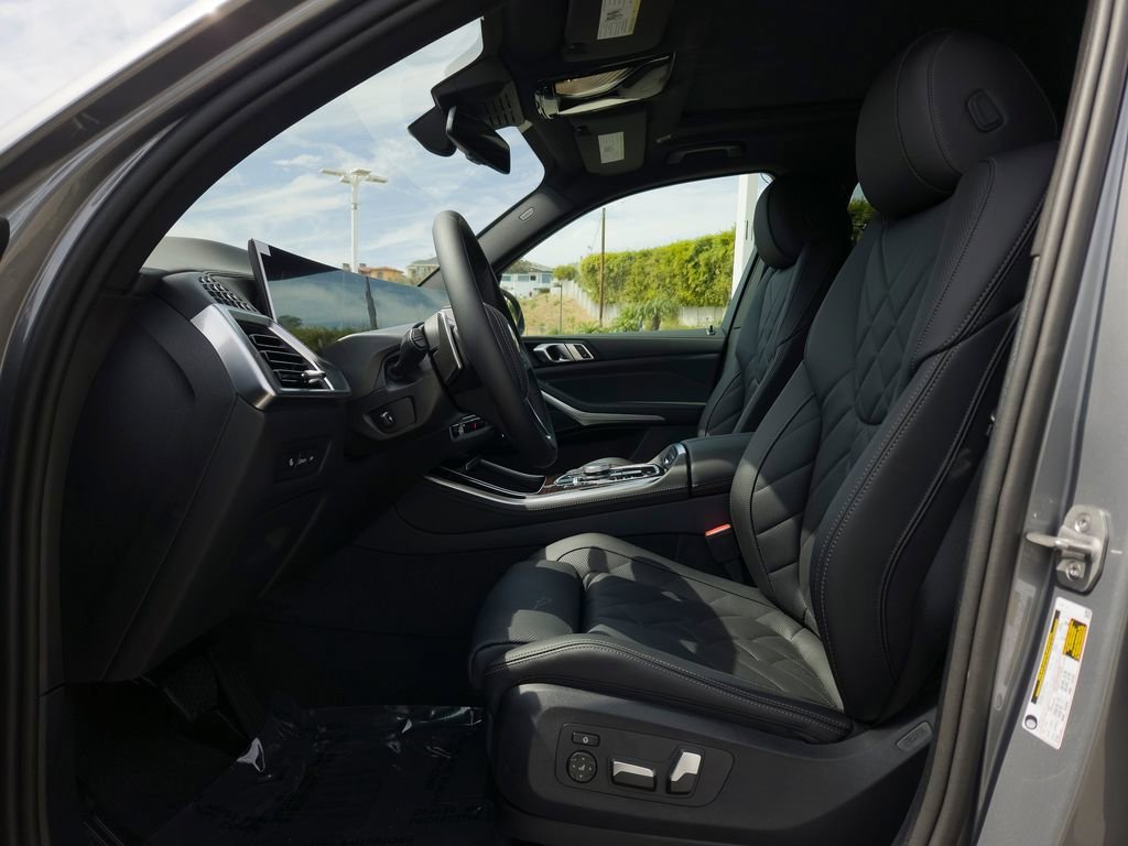 New 2026 Skyscraper Grey Metallic BMW sDrive40i image 7