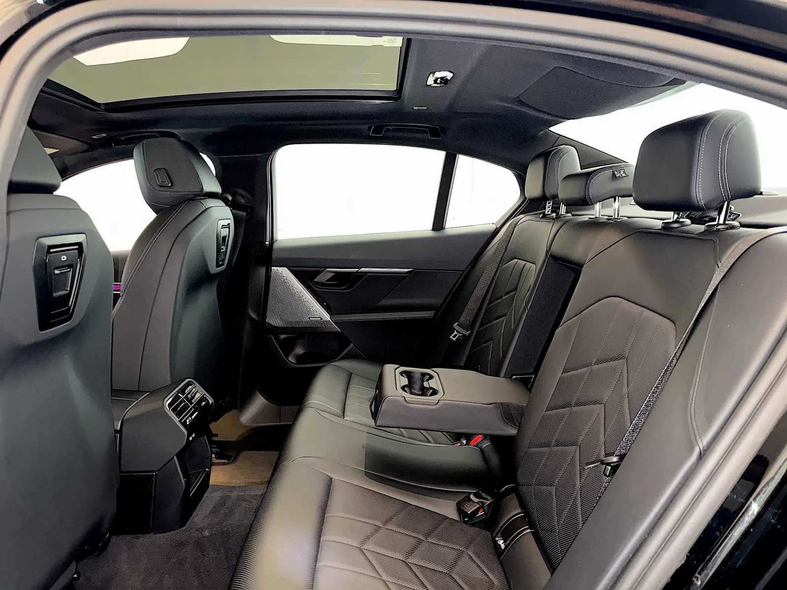 Used 2024 Black Sapphire Metallic BMW 540i xDrive image 21
