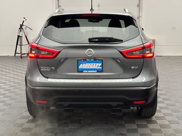 Used 2022 Gun Metallic Nissan SV image 8