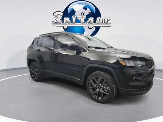 New 2026 Diamond Black Crystal Pearl-Coat Exterior Paint Jeep Limited image 3