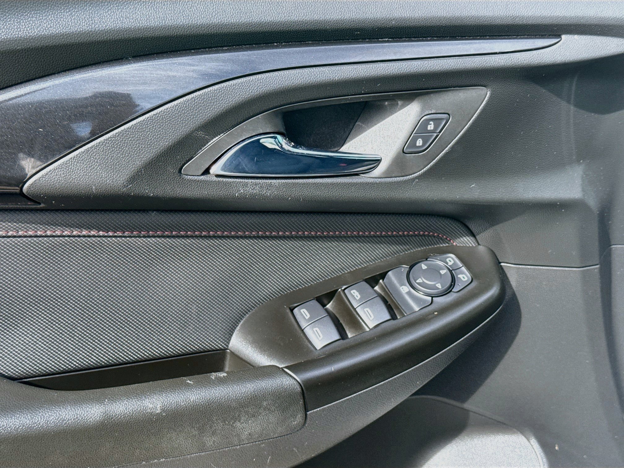 Used 2022 Summit White Chevrolet RS image 17