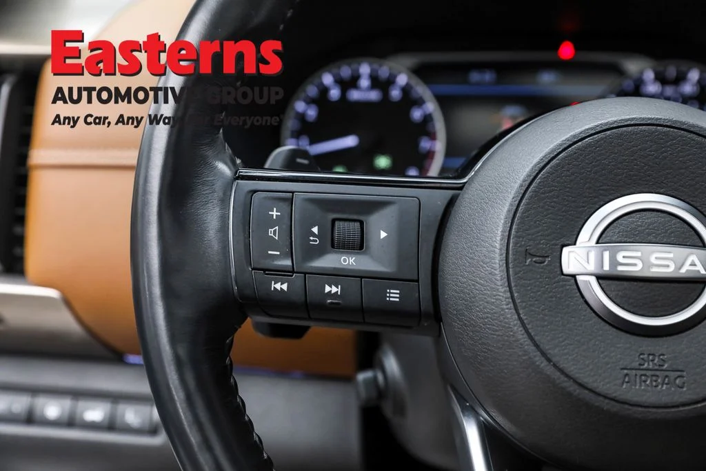 Used 2022 White Nissan Platinum image 15