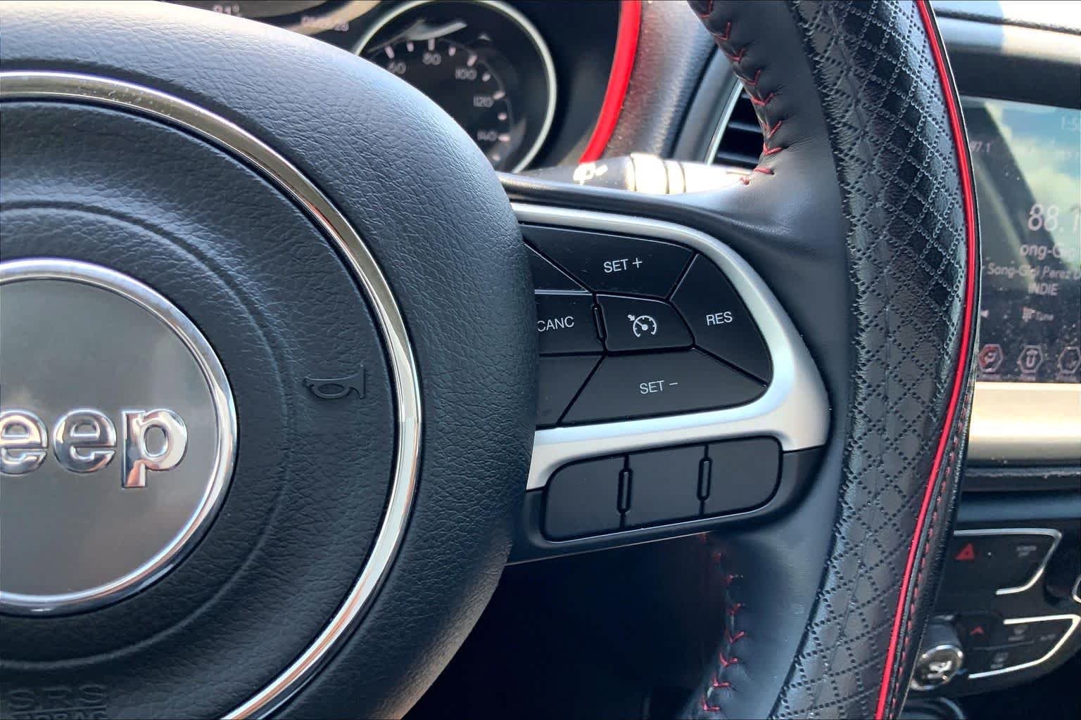 Used 2020 Sting-Gray Clearcoat Jeep Trailhawk image 25