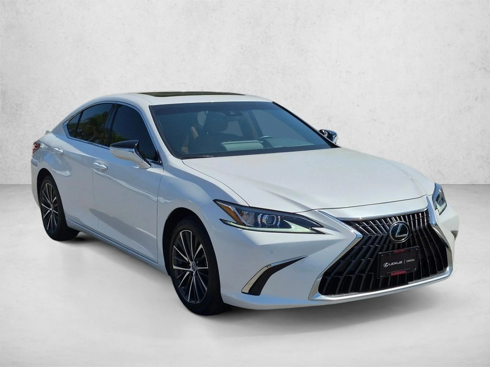 Used 2025 Eminent White Pearl Lexus ES 300h image 4