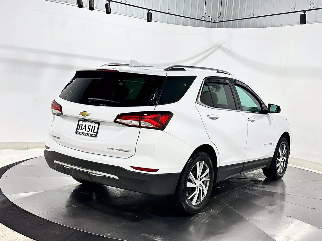 Used 2024 Summit White Chevrolet Premier image 11