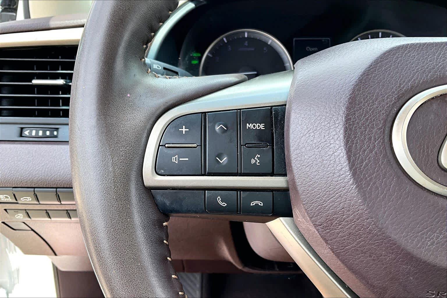 Used 2018 Eminent White Pearl Lexus  image 21