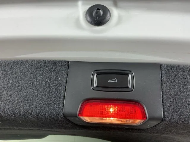 Used 2017  Porsche  image 29