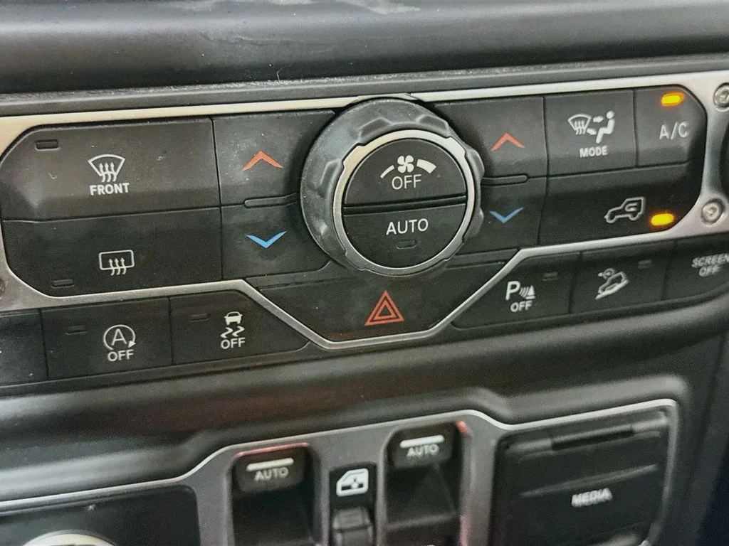 Used 2018 Orange Jeep Unlimited Sport S image 18