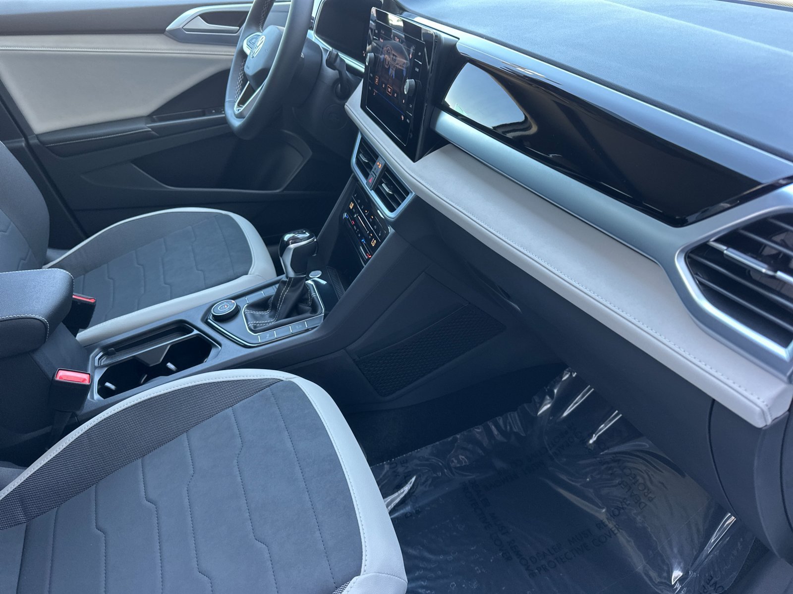 New 2026 Pure White Volkswagen SE image 14