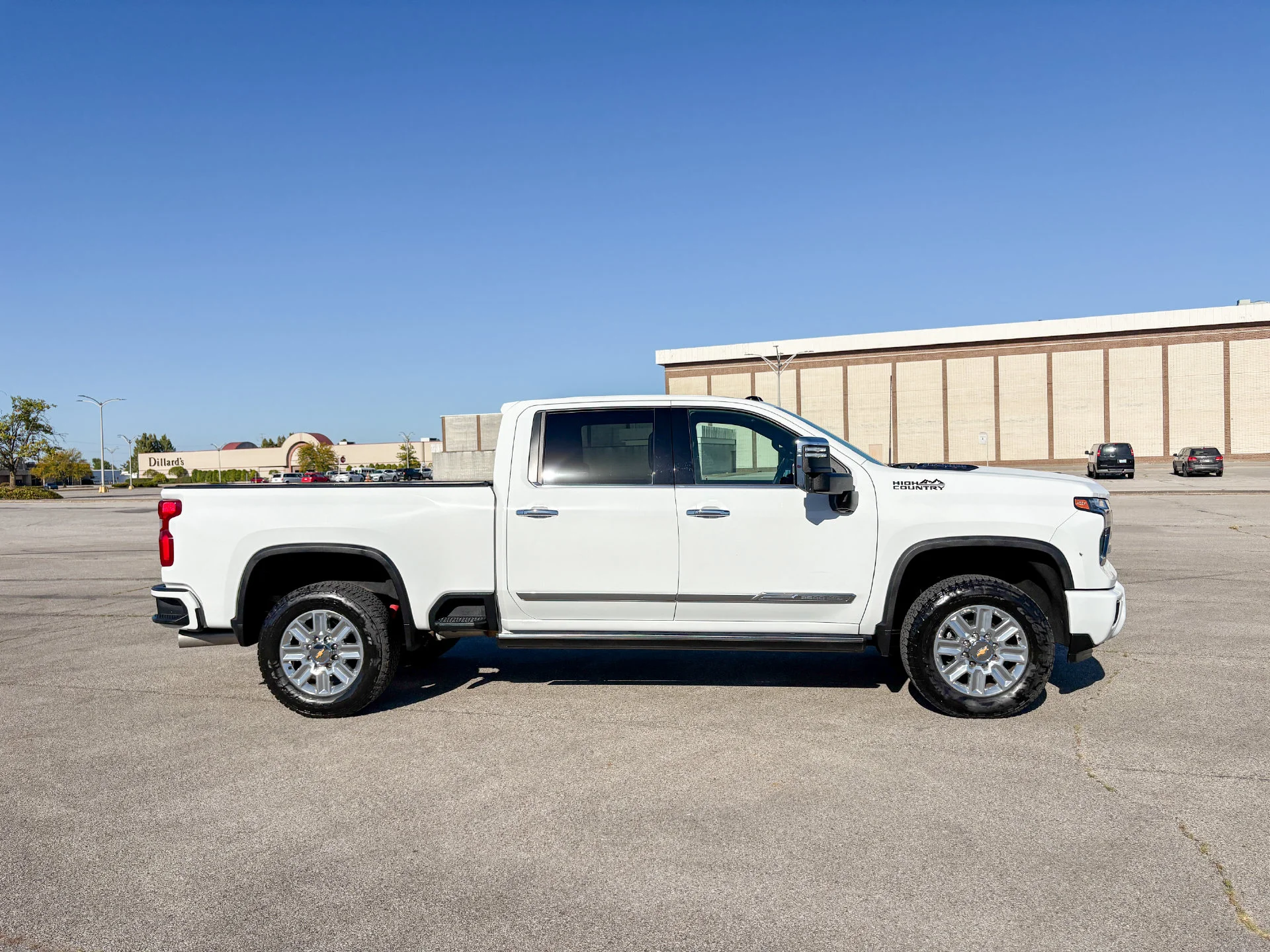 Used 2024 White Chevrolet High Country image 11