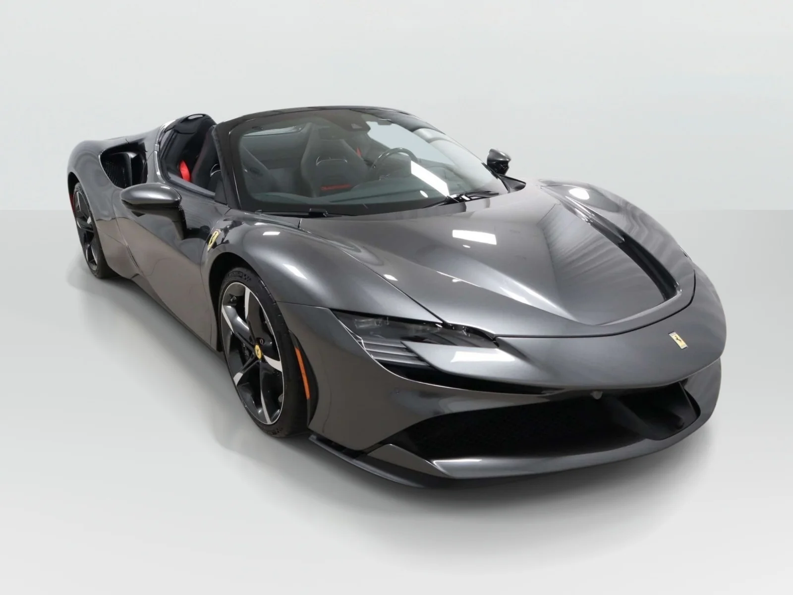 Used 2025 Grigio Silverstone Metallic Ferrari Convertible image 5