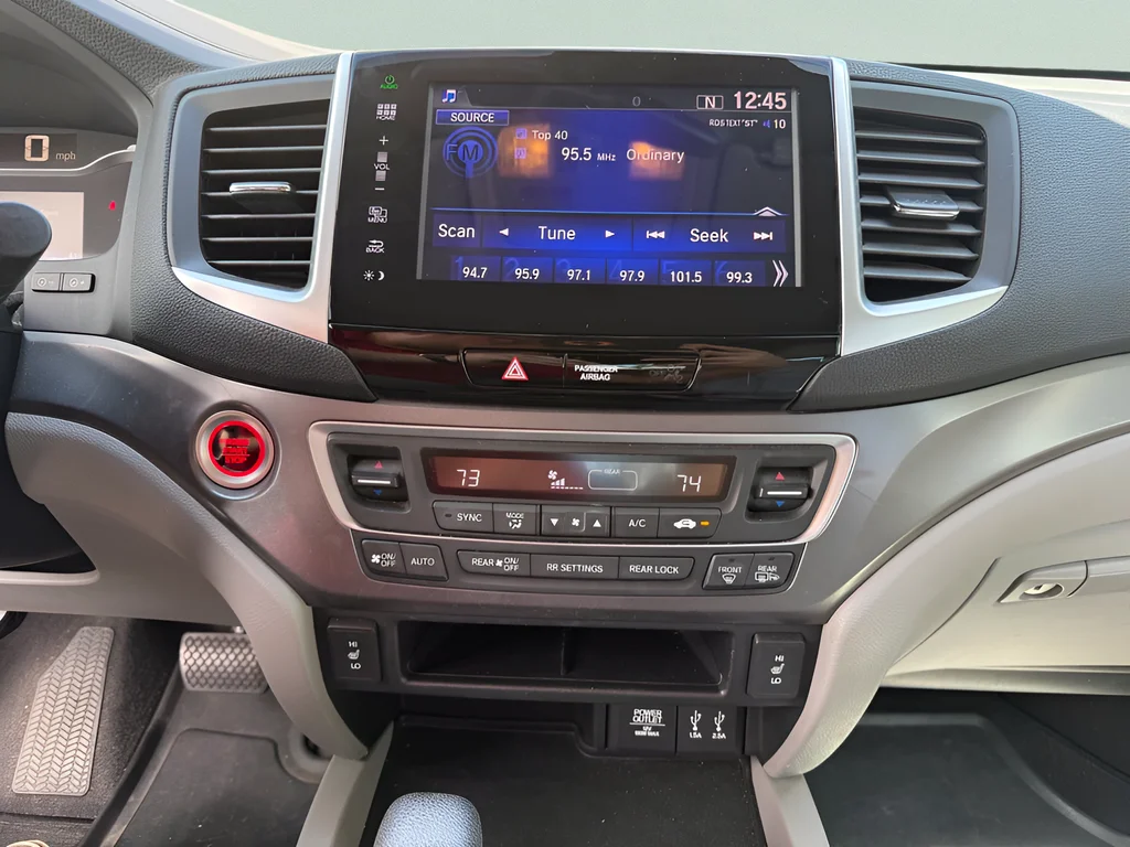 Used 2016 Lunar Silver Metallic Honda EX-L image 19