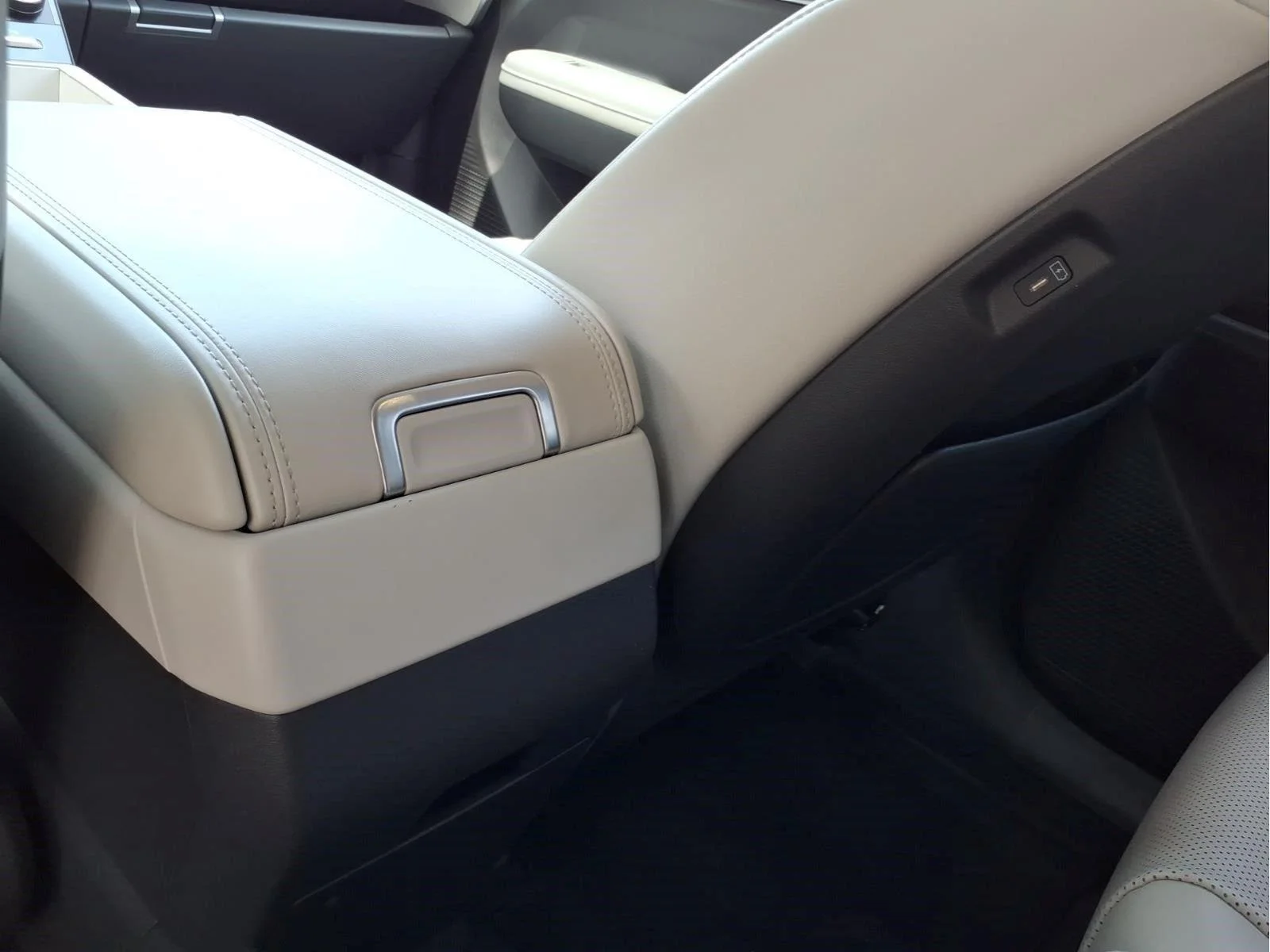 Used 2025  Hyundai SEL image 12
