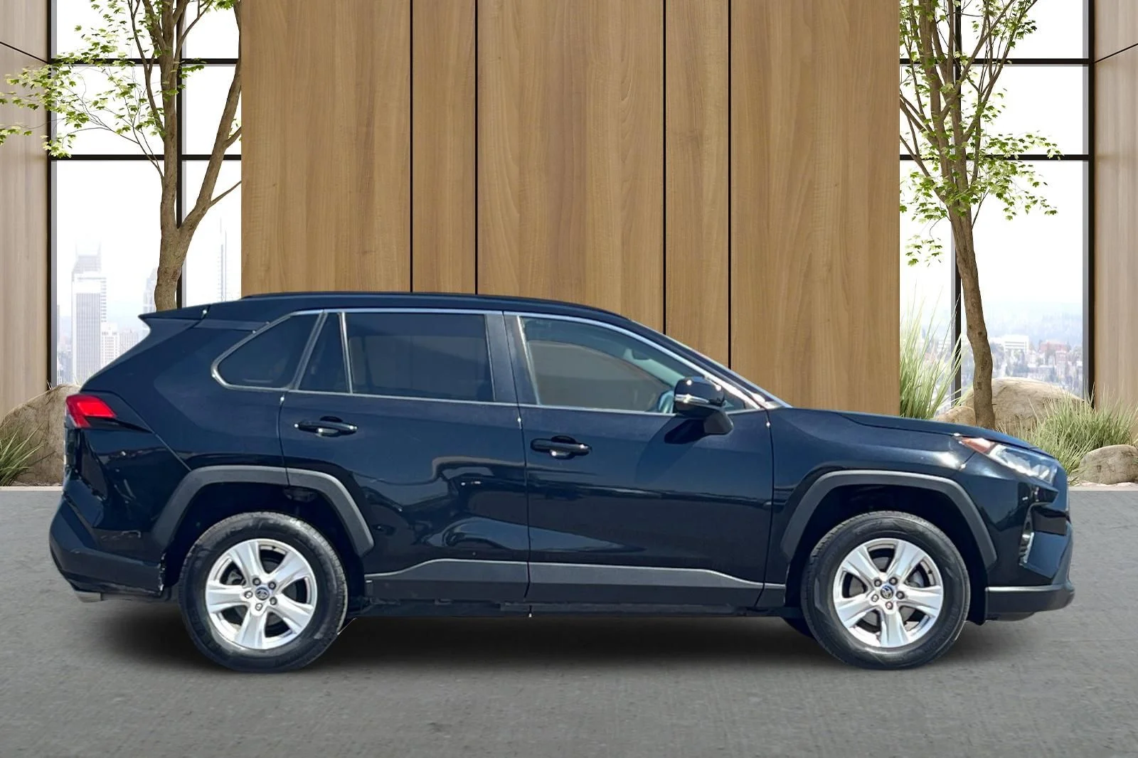 Used 2021 Black Toyota XLE image 3