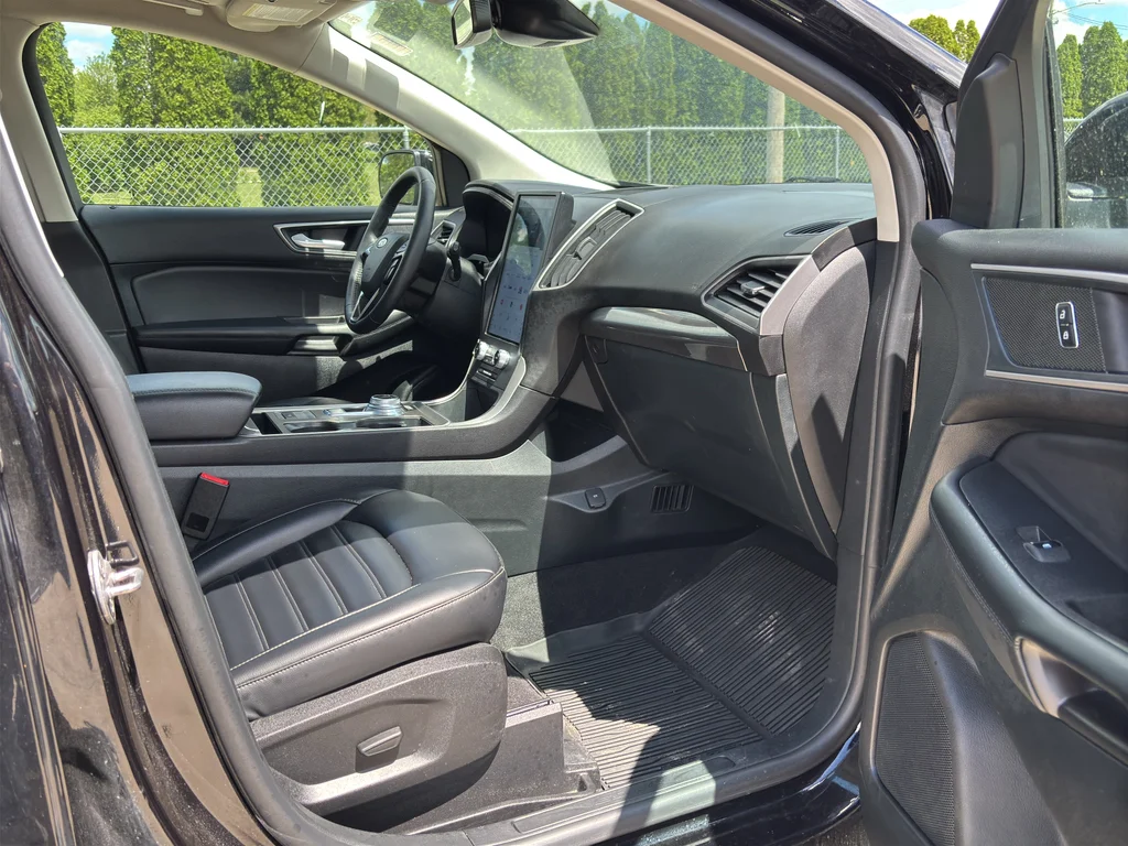 Used 2024 Agate Black Metallic Ford SEL image 14