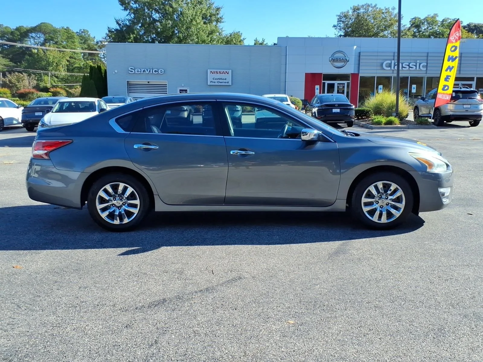 Used 2014 Gun Metallic Nissan 2.5 S image 6
