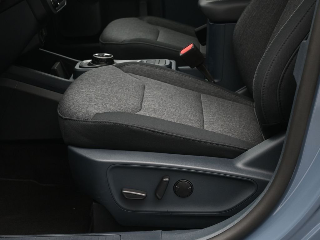 New 2025 Azure Gray Metallic Tri-Coat Ford XLT image 10