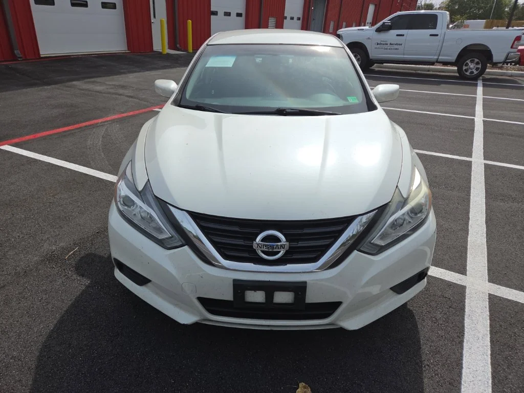 Used 2017 White Nissan 2.5 S image 2