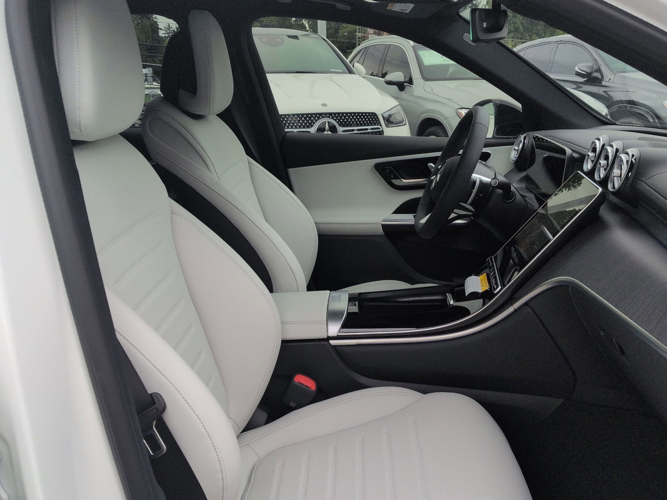 New 2026 Polar White Mercedes-Benz GLC 300 image 56