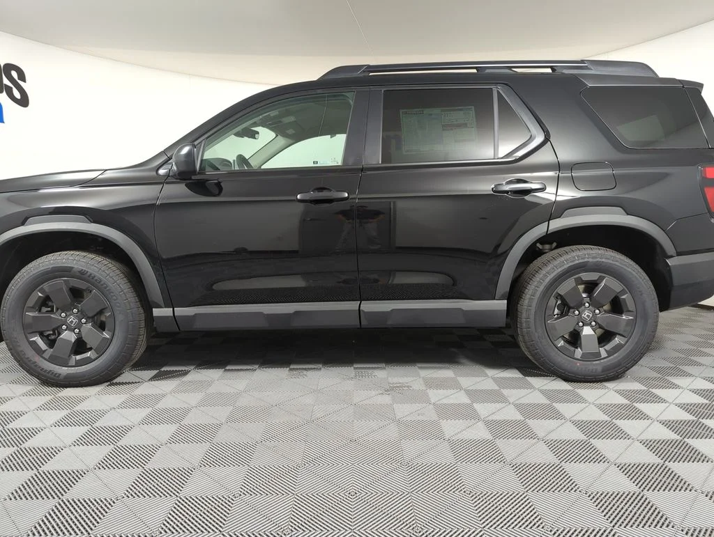 New 2026 Crystal Black Pearl Honda RTL image 2
