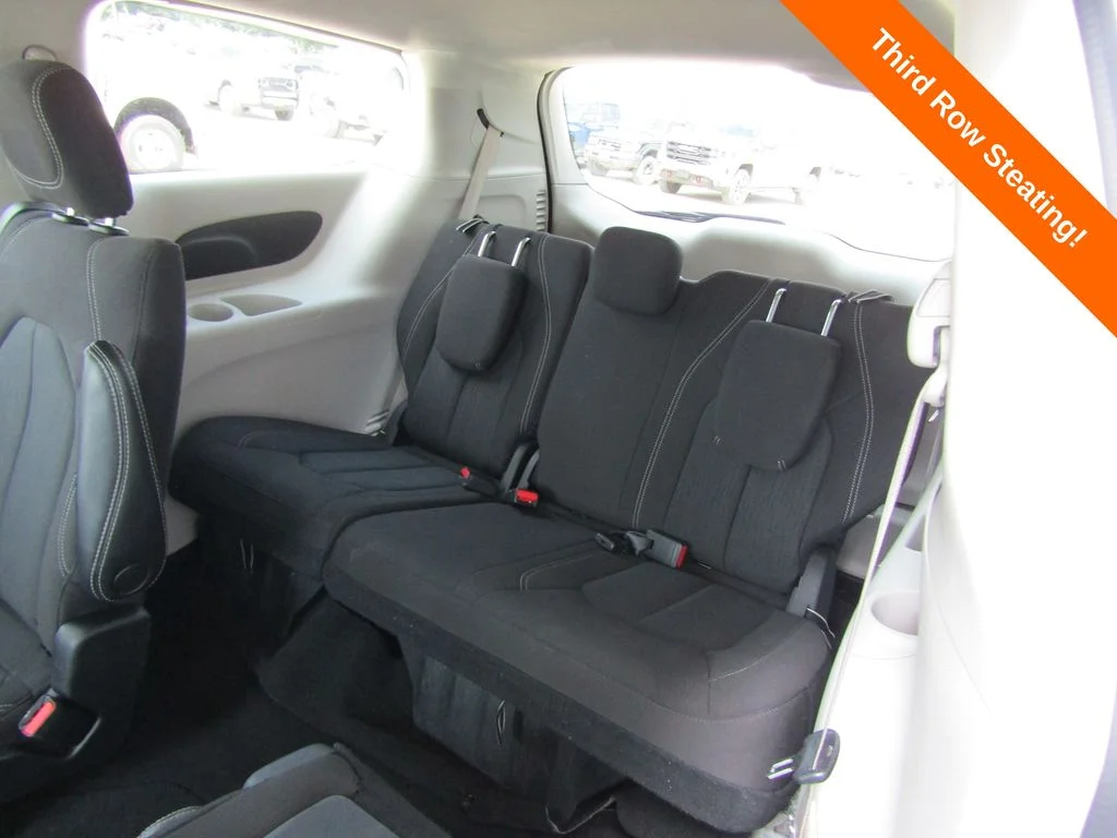 Used 2023 White Chrysler LX image 17