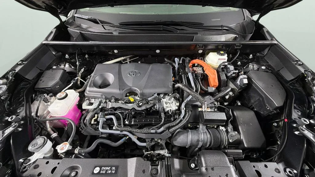 2025 Toyota RAV4 XLE - Photo 35